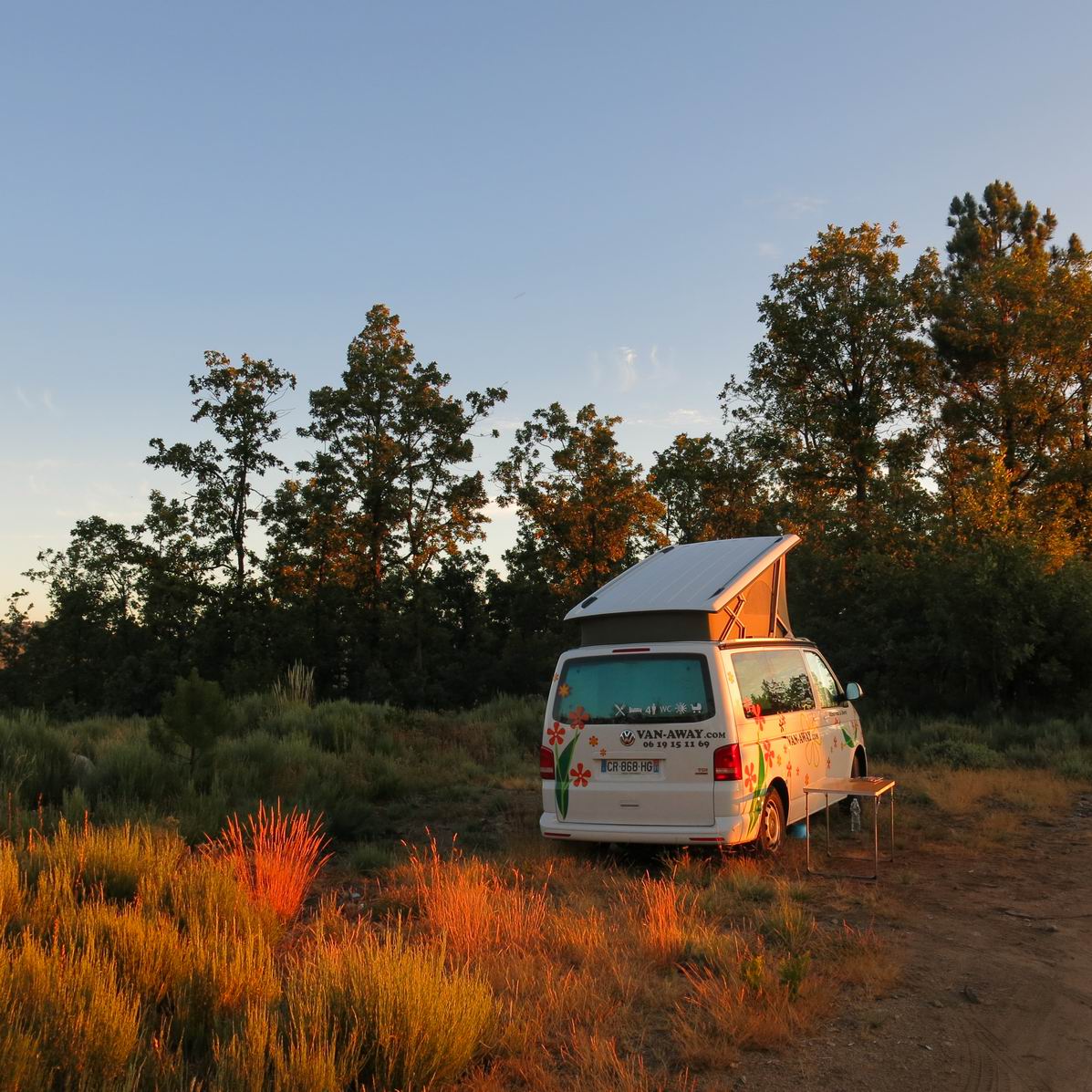 VAN-AWAY_roadtrip_camper_van_amenage_portugal_1